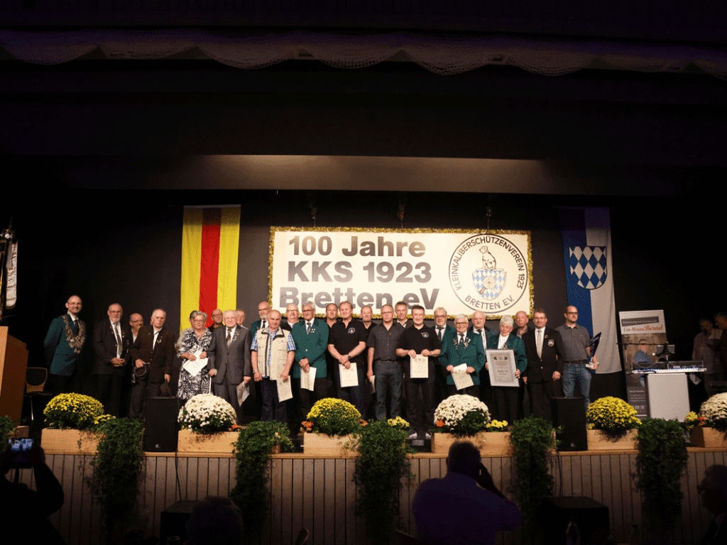 Die geehrten Vereinsmitglieder an der Feier zum 100 jährigen Jubiläum des KKS Bretten